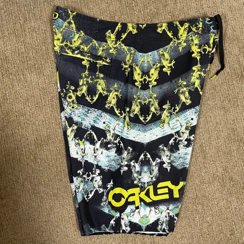 Oakley Frogskin Technology Board Shorts Mens 36 Black Yellow Graphic Surf Y2K‎
